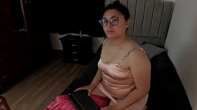 Snapshot of lorymoon chatting on 01.17.25 lorymoon online show from 01.17.25