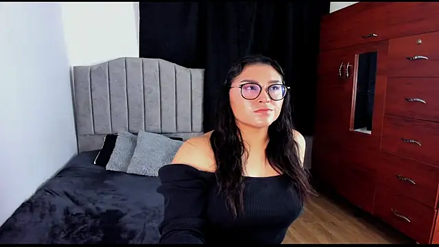 Snapshot of lorymoon chatting on 01.28.25 lorymoon online show from 01.28.25