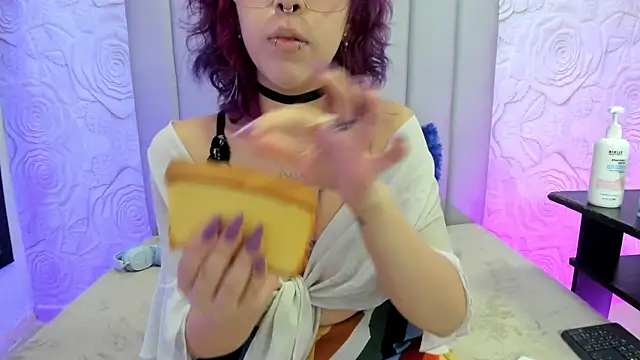 AlexaFoxy18 online show from 04.23.26