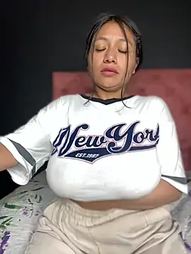 Im Little online show from 02.26.25