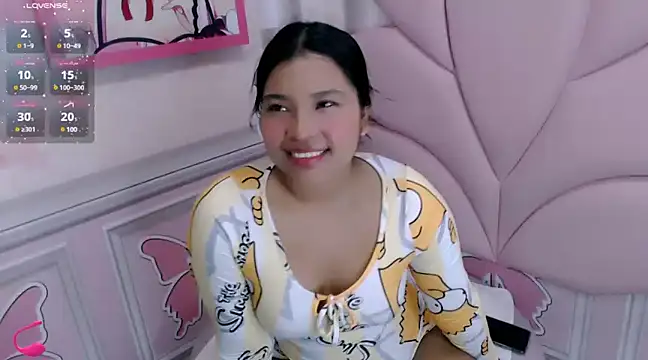 Snapshot of lauren_sofia19 chatting on 12.04.24 lauren sofia19 online show from 12.04.24