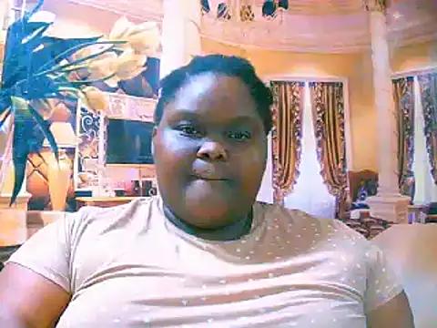 Snapshot of EbonyHotBuns chatting on 09.15.25 EbonyHotBuns online show from 09.15.25