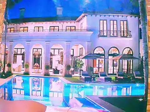 Snapshot of EbonyHotBuns chatting on 10.21.25 EbonyHotBuns online show from 10.21.25