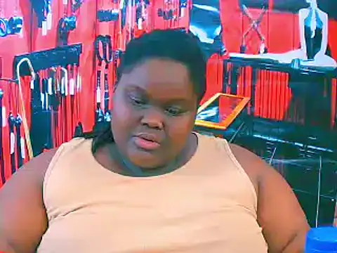 Snapshot of EbonyHotBuns chatting on 10.28.25 EbonyHotBuns online show from 10.28.25