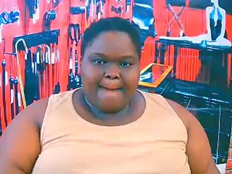 Snapshot of EbonyHotBuns chatting on 10.29.25 EbonyHotBuns online show from 10.29.25