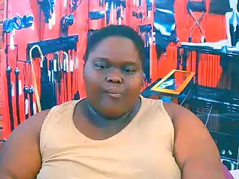 Snapshot of EbonyHotBuns chatting on 11.02.25 EbonyHotBuns online show from 11.02.25