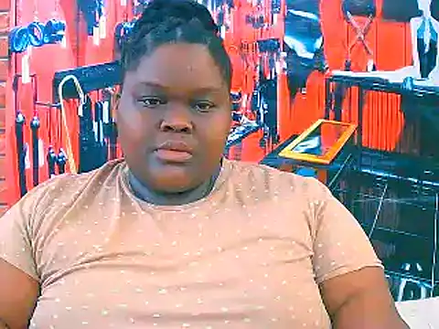 Snapshot of EbonyHotBuns chatting on 11.08.25 EbonyHotBuns online show from 11.08.25