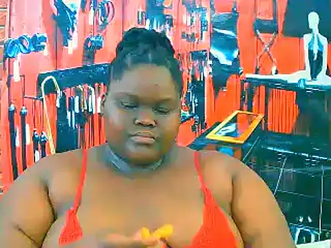 Snapshot of EbonyHotBuns chatting on 11.09.25 EbonyHotBuns online show from 11.09.25