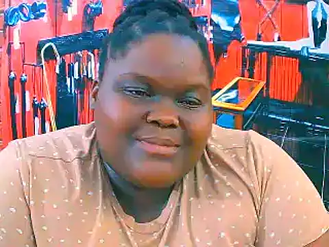 Snapshot of EbonyHotBuns chatting on 11.11.25 EbonyHotBuns online show from 11.11.25