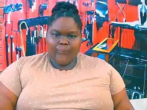 Snapshot of EbonyHotBuns chatting on 11.11.25 EbonyHotBuns online show from 11.11.25