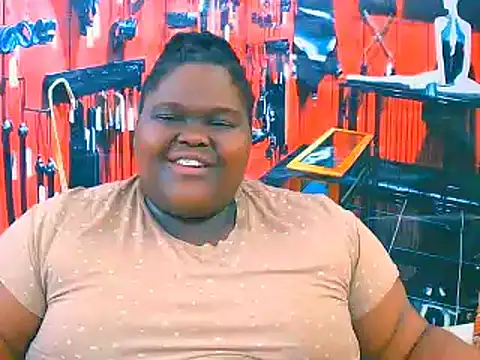 Snapshot of EbonyHotBuns chatting on 11.12.25 EbonyHotBuns online show from 11.12.25