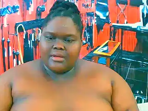 Snapshot of EbonyHotBuns chatting on 11.12.25 EbonyHotBuns online show from 11.12.25