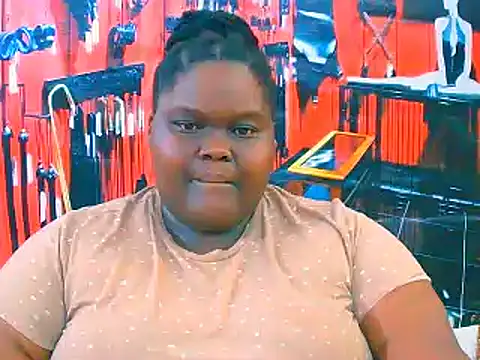 Snapshot of EbonyHotBuns chatting on 11.16.25 EbonyHotBuns online show from 11.16.25