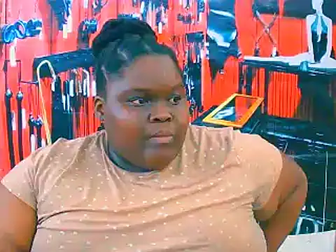 Snapshot of EbonyHotBuns chatting on 11.17.25 EbonyHotBuns online show from 11.17.25