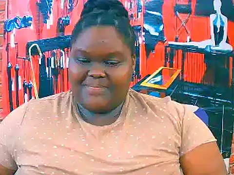 Snapshot of EbonyHotBuns chatting on 11.17.25 EbonyHotBuns online show from 11.17.25