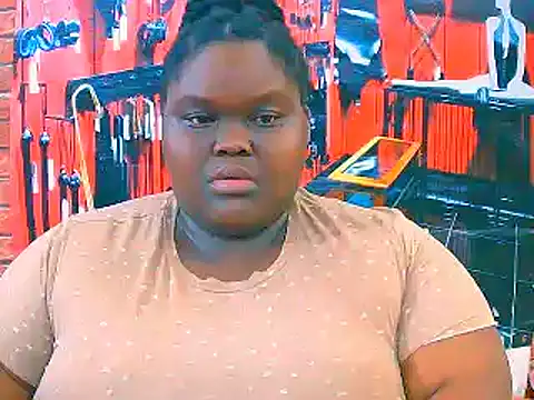 Snapshot of EbonyHotBuns chatting on 11.18.25 EbonyHotBuns online show from 11.18.25