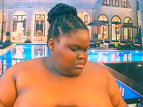 Snapshot of EbonyHotBuns chatting on 11.25.25 EbonyHotBuns online show from 11.25.25