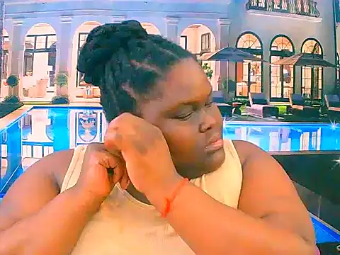 Snapshot of EbonyHotBuns chatting on 11.26.25 EbonyHotBuns online show from 11.26.25