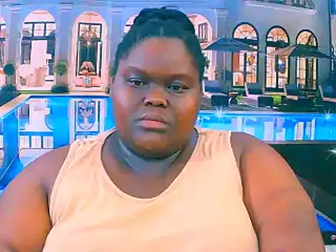 Snapshot of EbonyHotBuns chatting on 12.01.25 EbonyHotBuns online show from 12.01.25