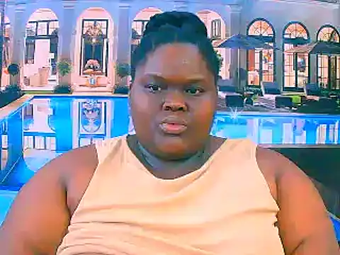 Snapshot of EbonyHotBuns chatting on 12.14.25 EbonyHotBuns online show from 12.14.25