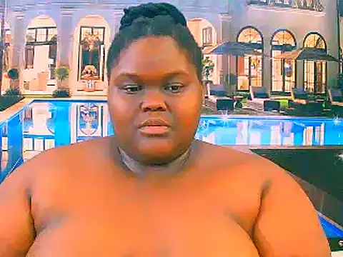 Snapshot of EbonyHotBuns chatting on 12.14.25 EbonyHotBuns online show from 12.14.25