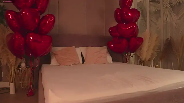 Smiley Mia online show from 02.14.26