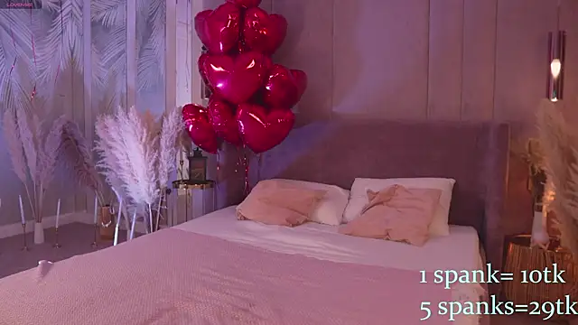 Smiley Mia online show from 02.23.26