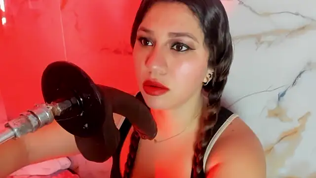 hade cute online show from 02.20.26