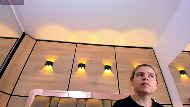 Snapshot of dorothy_vegga chatting on 11.17.25 dorothy vegga online show from 11.17.25