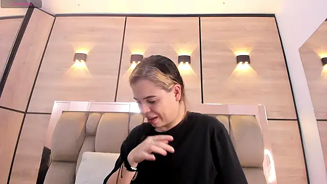 Snapshot of dorothy_vegga chatting on 11.19.25 dorothy vegga online show from 11.19.25