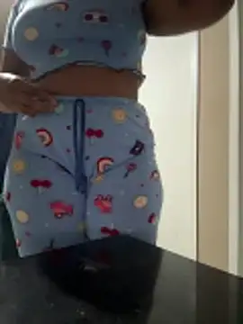 Snapshot of Maduanne chatting on 11.13.25 Maduanne online show from 11.13.25