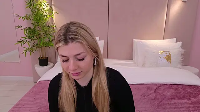 HelenaMorgan online show from 02.22.25