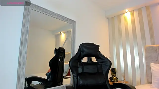 Tayra Pradit online show from 01.08.25