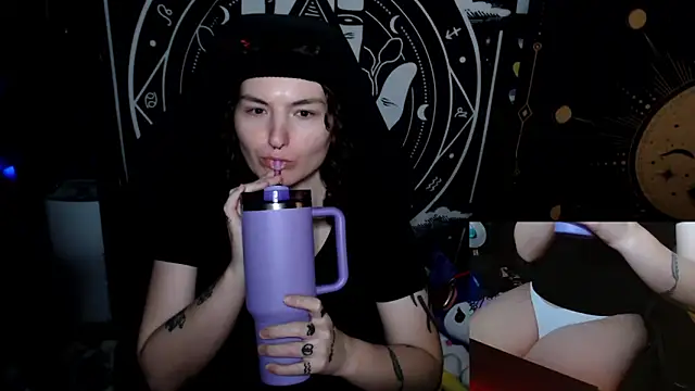 BrandiWRLD 999 online show from 10.01.25