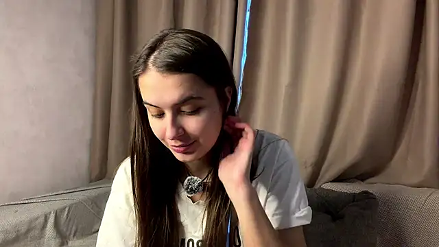 Snapshot of elisa_moon chatting on 03.24.26 elisa moon online show from 03.24.26