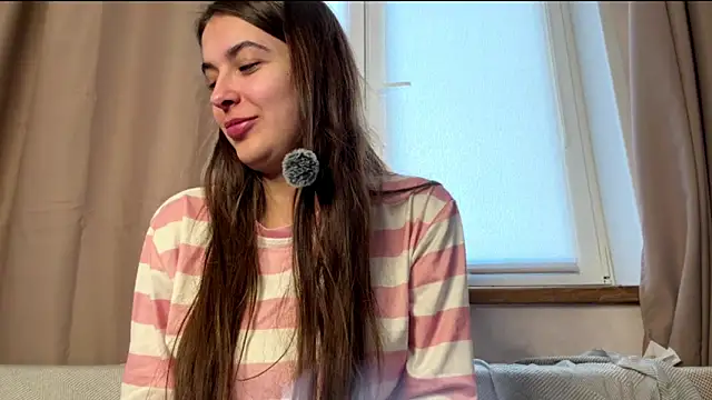 Snapshot of elisa_moon chatting on 05.17.26 elisa moon online show from 05.17.26