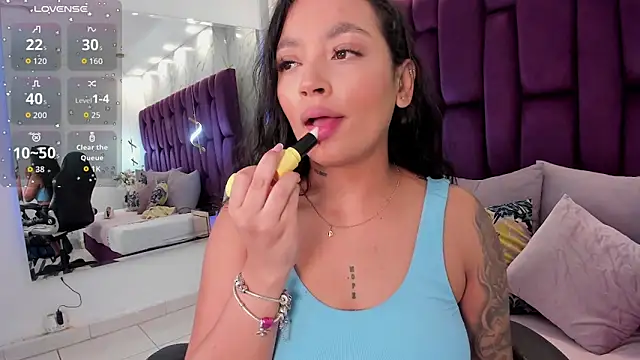 Snapshot of emma_carterr1 chatting on 11.22.25 emma carterr1 online show from 11.22.25