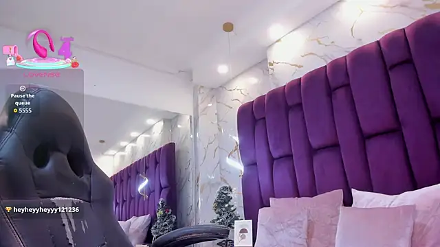 Snapshot of emma_carterr1 chatting on 12.14.25 emma carterr1 online show from 12.14.25