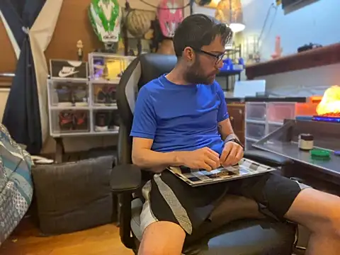 slutty guy12 online show from 01.28.25