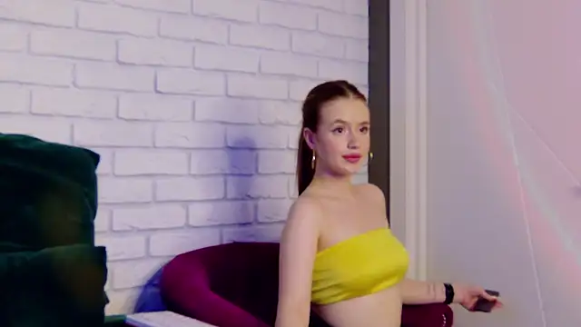 Snapshot of MilanaBalmain chatting on 02.05.25 MilanaBalmain online show from 02.05.25