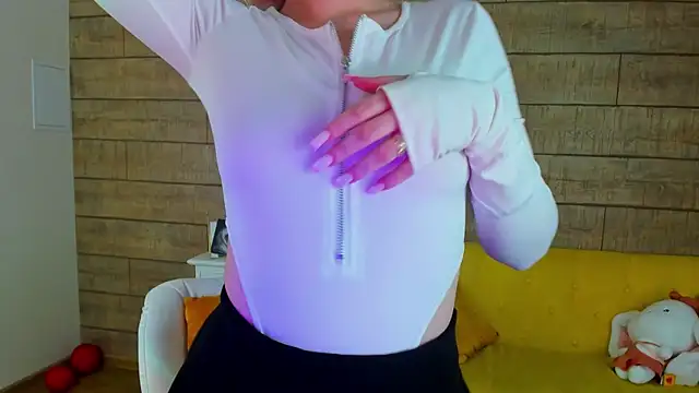 Snapshot of MilanaBalmain chatting on 02.10.25 MilanaBalmain online show from 02.10.25