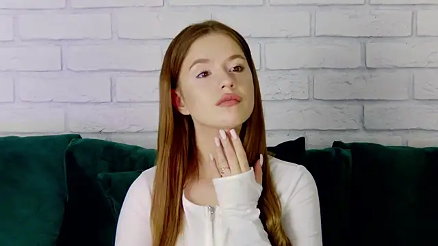 Snapshot of MilanaBalmain chatting on 02.12.25 MilanaBalmain online show from 02.12.25