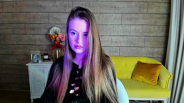 Snapshot of MilanaBalmain chatting on 02.17.25 MilanaBalmain online show from 02.17.25