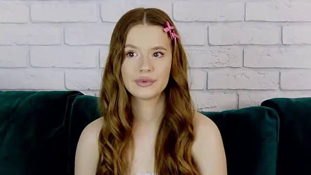 Snapshot of MilanaBalmain chatting on 02.18.25 MilanaBalmain online show from 02.18.25