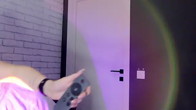 Snapshot of MilanaBalmain chatting on 02.18.25 MilanaBalmain online show from 02.18.25