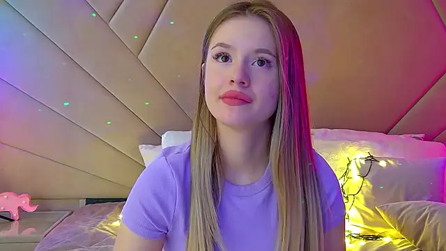 Snapshot of MilanaBalmain chatting on 03.08.25 MilanaBalmain online show from 03.08.25