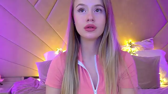 Snapshot of MilanaBalmain chatting on 03.12.25 MilanaBalmain online show from 03.12.25