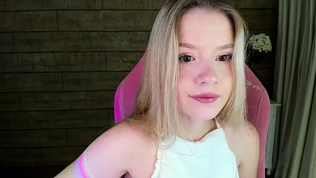 Snapshot of MilanaBalmain chatting on 09.15.25 MilanaBalmain online show from 09.15.25