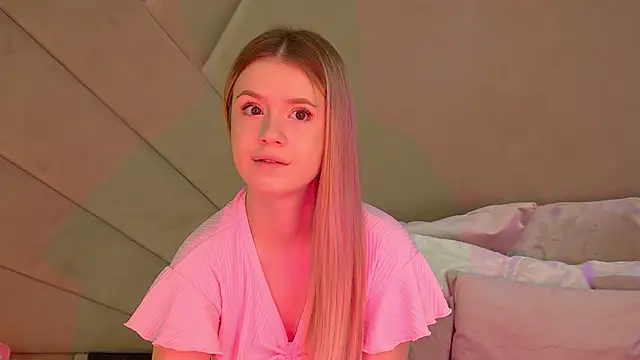 Snapshot of MilanaBalmain chatting on 09.22.25 MilanaBalmain online show from 09.22.25