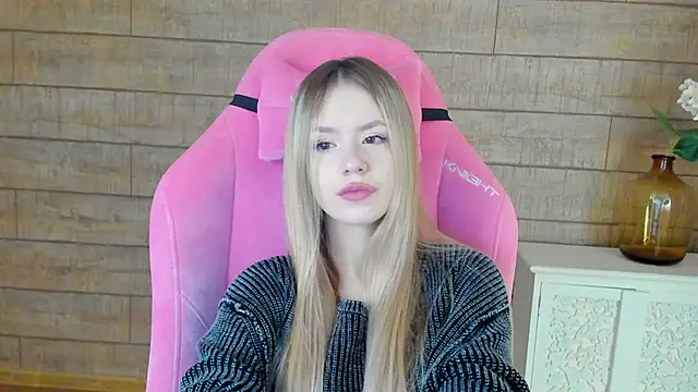 Snapshot of MilanaBalmain chatting on 10.04.25 MilanaBalmain online show from 10.04.25